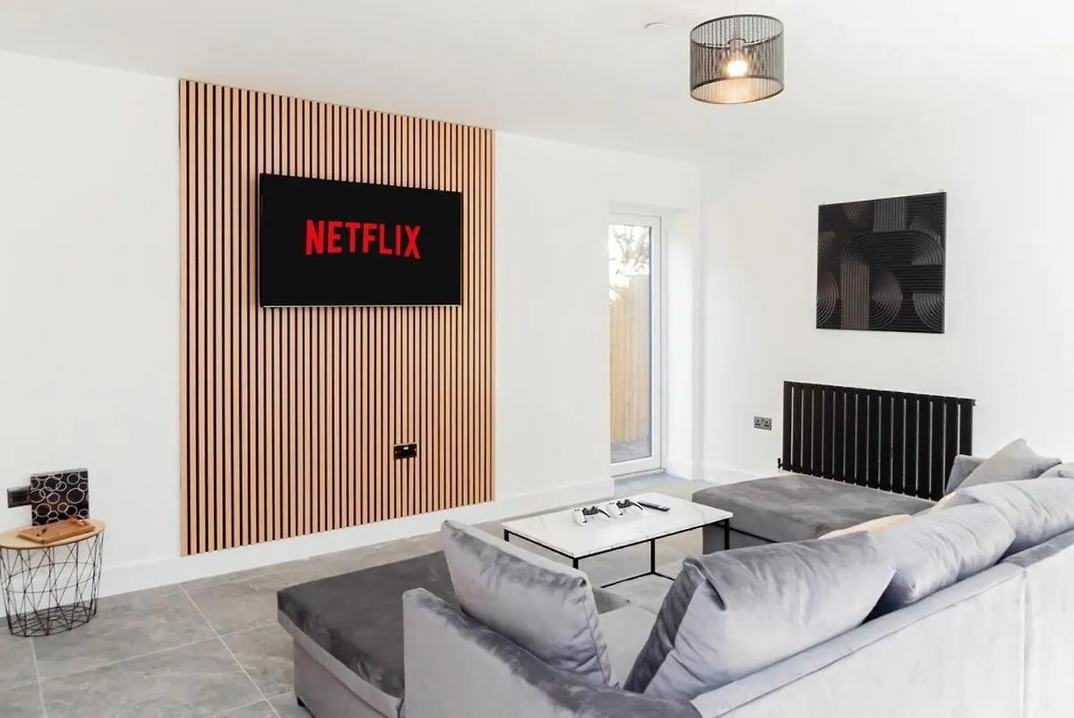 Dom wakacyjny Luxury Home With Parking Near Everything! Netflix, Pool, Gaming - Long Stay Savings - Perfect For Nhs, Contractors, Relocators Cardiff Wielka Brytania