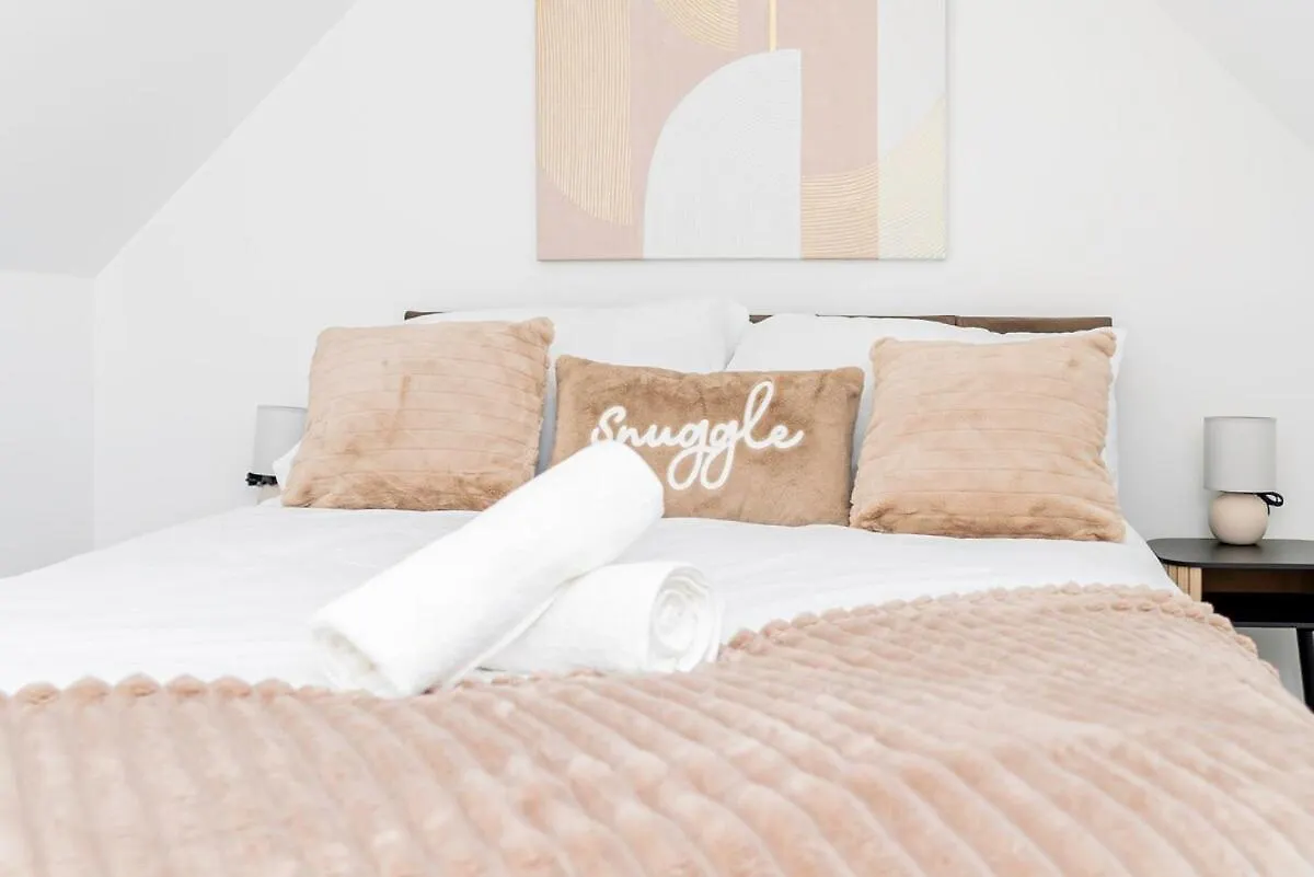 Luxury Home With Parking Near Everything! Netflix, Pool, Gaming - Long Stay Savings - Perfect For Nhs, Contractors, Relocators Cardiff 0*,  Wielka Brytania