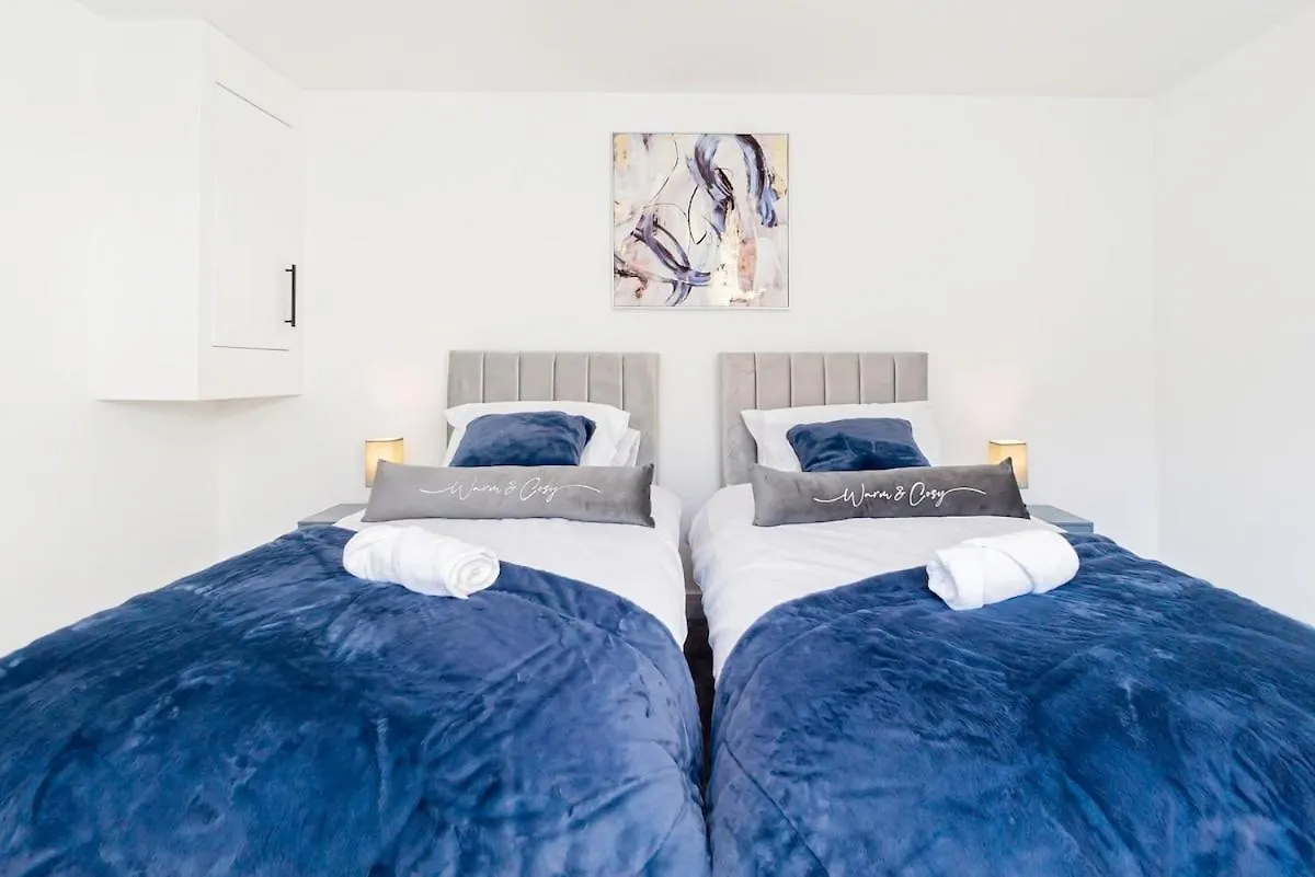 Dom wakacyjny Luxury Home With Parking Near Everything! Netflix, Pool, Gaming - Long Stay Savings - Perfect For Nhs, Contractors, Relocators Cardiff Wielka Brytania