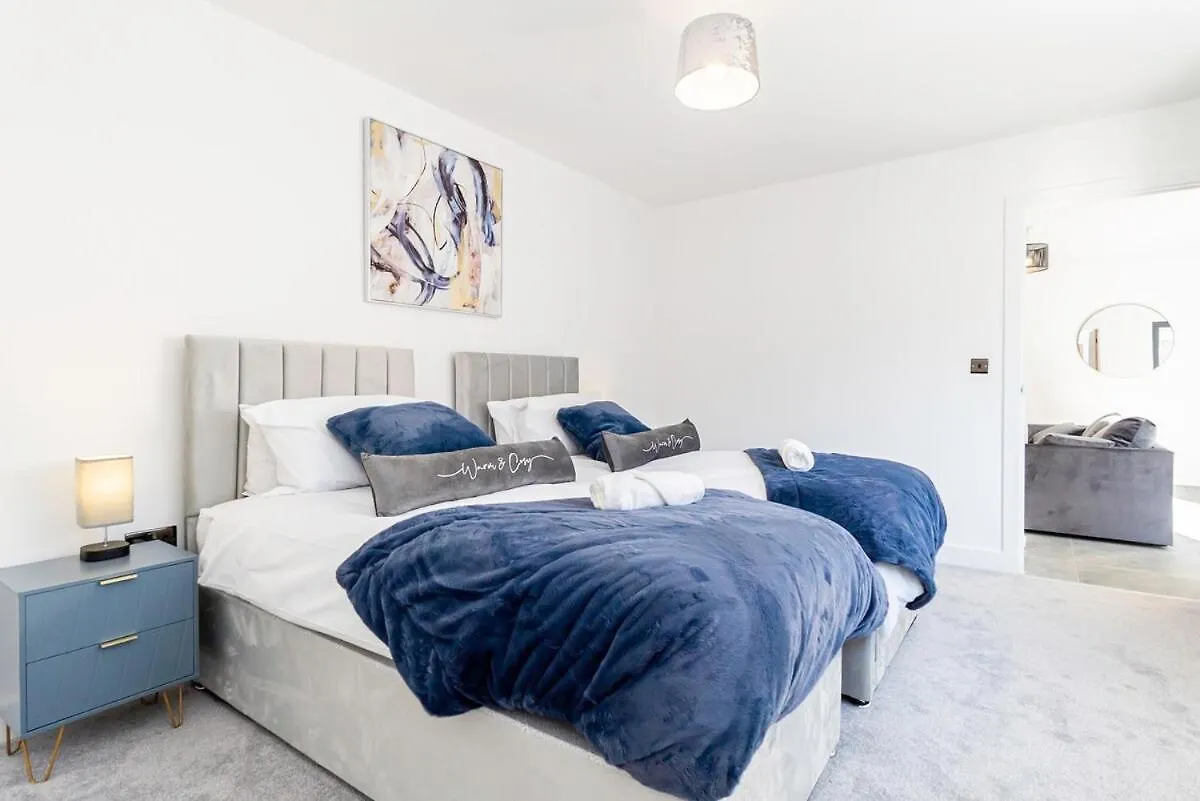 Luxury Home With Parking Near Everything! Netflix, Pool, Gaming - Long Stay Savings - Perfect For Nhs, Contractors, Relocators Cardiff